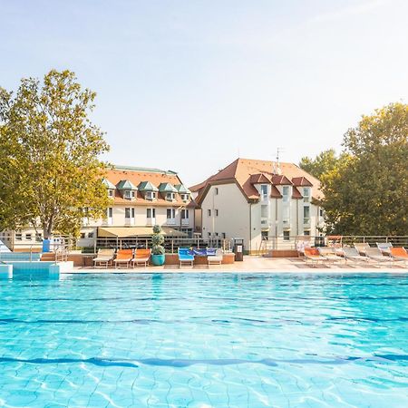 Aqua Hotel Termal Mosonmagyaróvár エクステリア 写真