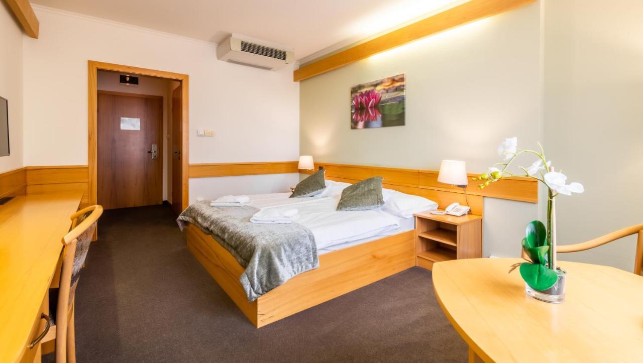 Aqua Hotel Termal Mosonmagyaróvár エクステリア 写真