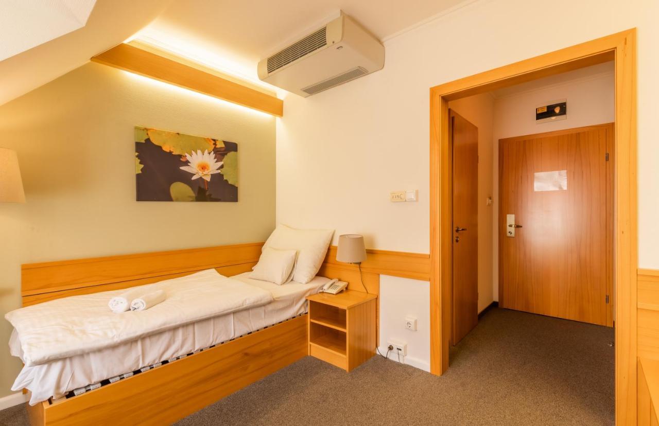 Aqua Hotel Termal Mosonmagyaróvár エクステリア 写真