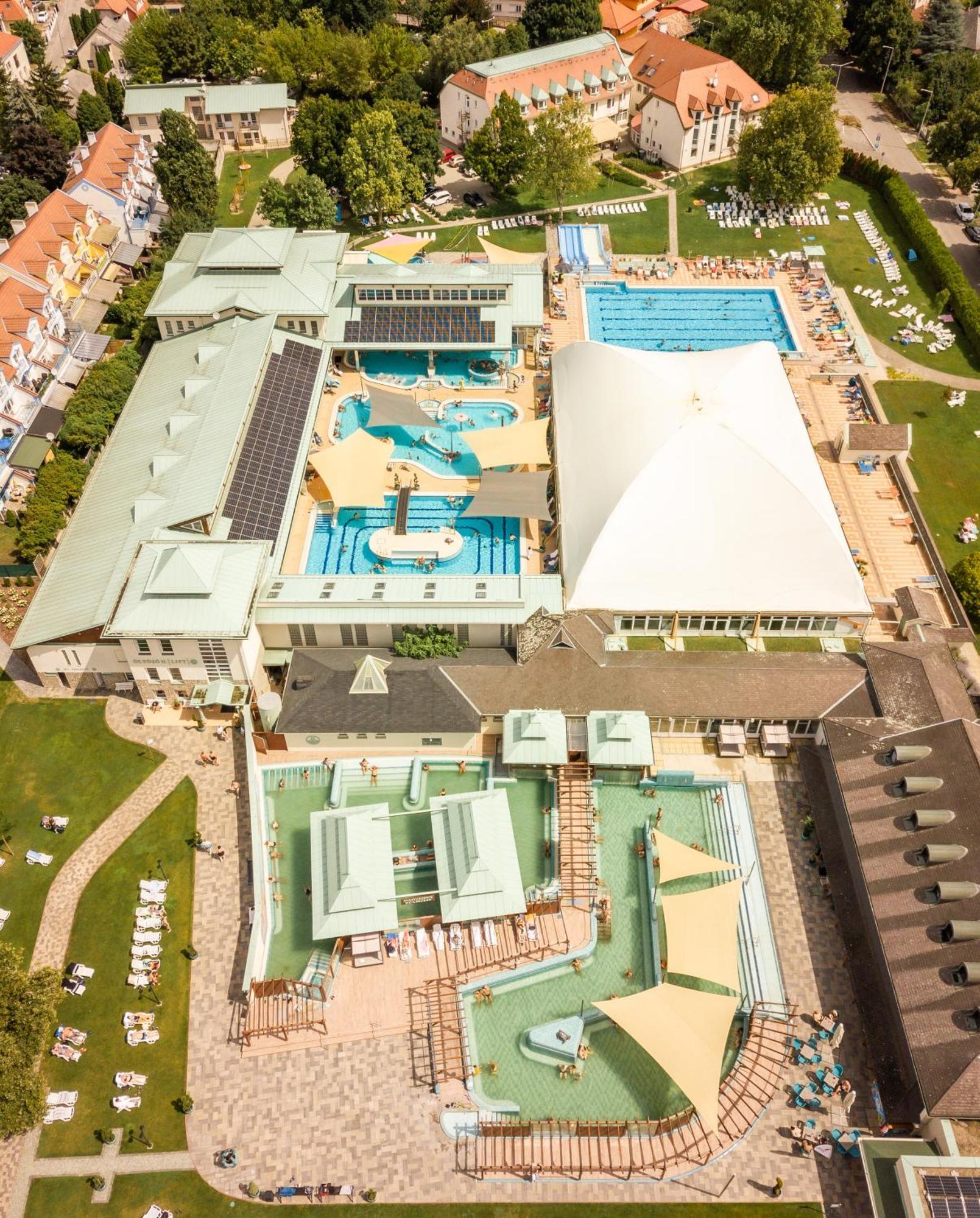 Aqua Hotel Termal Mosonmagyaróvár エクステリア 写真