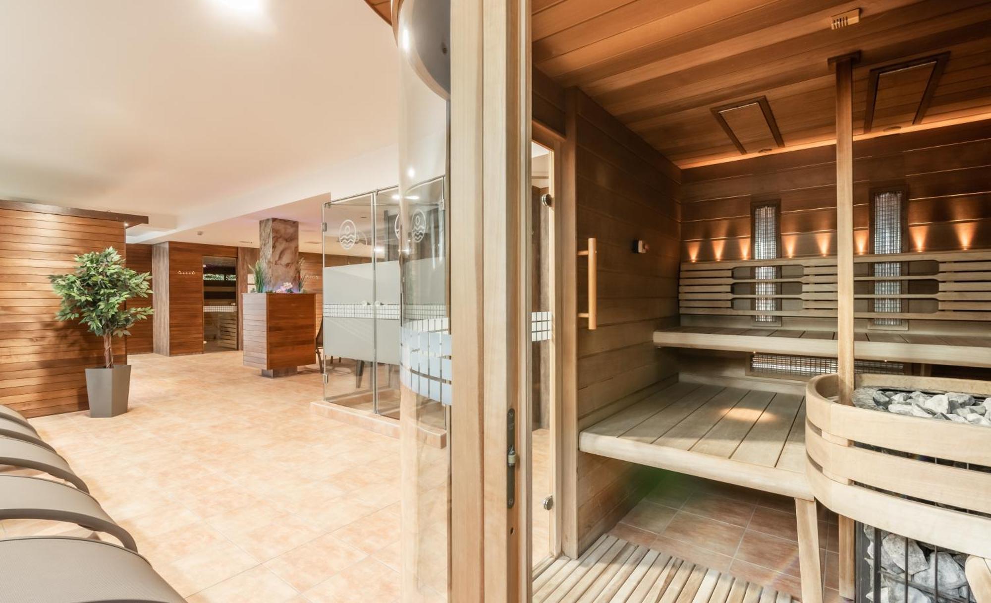 Aqua Hotel Termal Mosonmagyaróvár エクステリア 写真