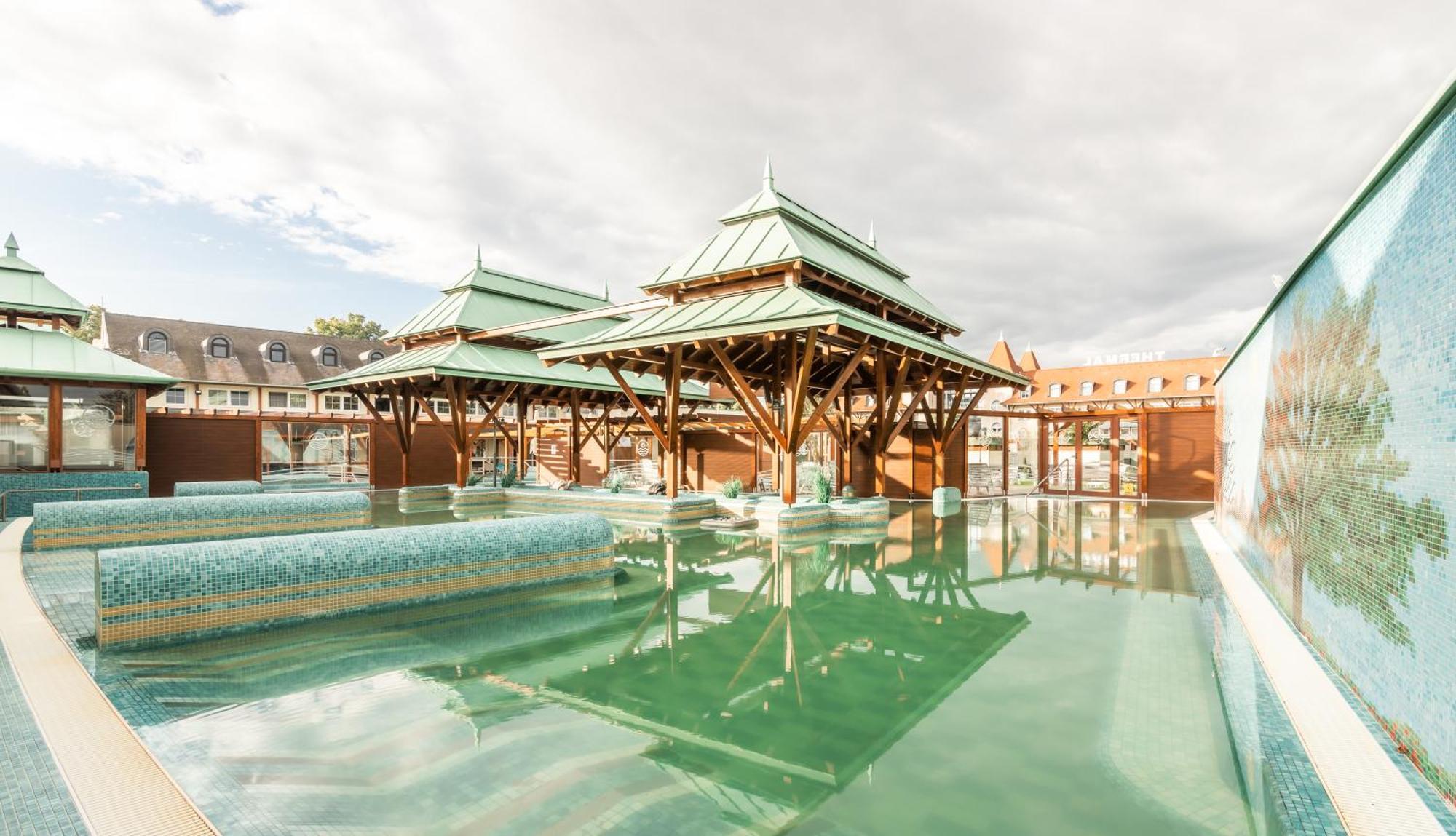 Aqua Hotel Termal Mosonmagyaróvár エクステリア 写真