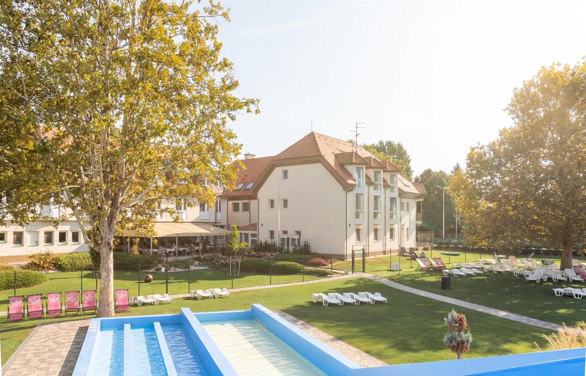 Aqua Hotel Termal Mosonmagyaróvár エクステリア 写真