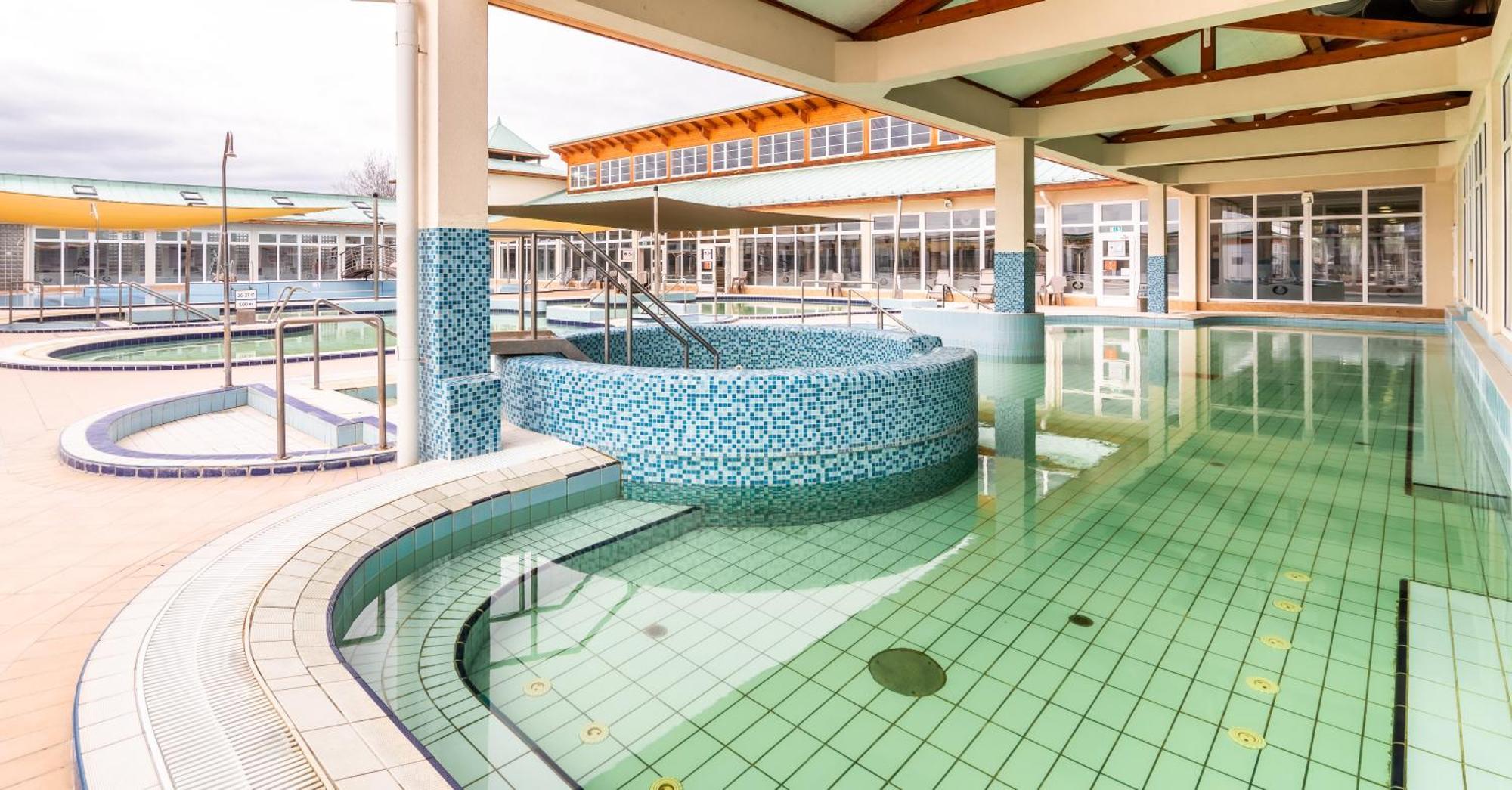 Aqua Hotel Termal Mosonmagyaróvár エクステリア 写真