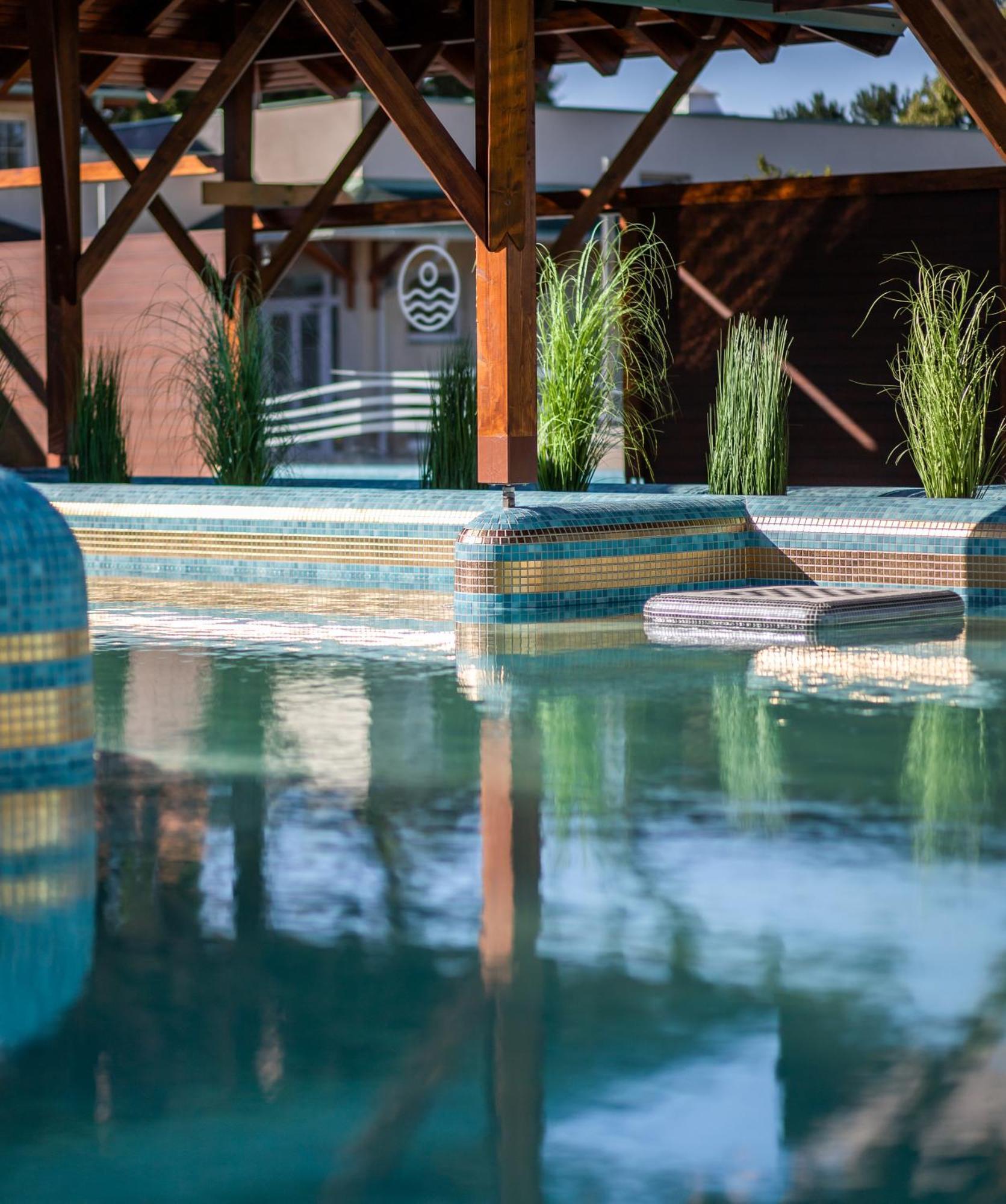Aqua Hotel Termal Mosonmagyaróvár エクステリア 写真