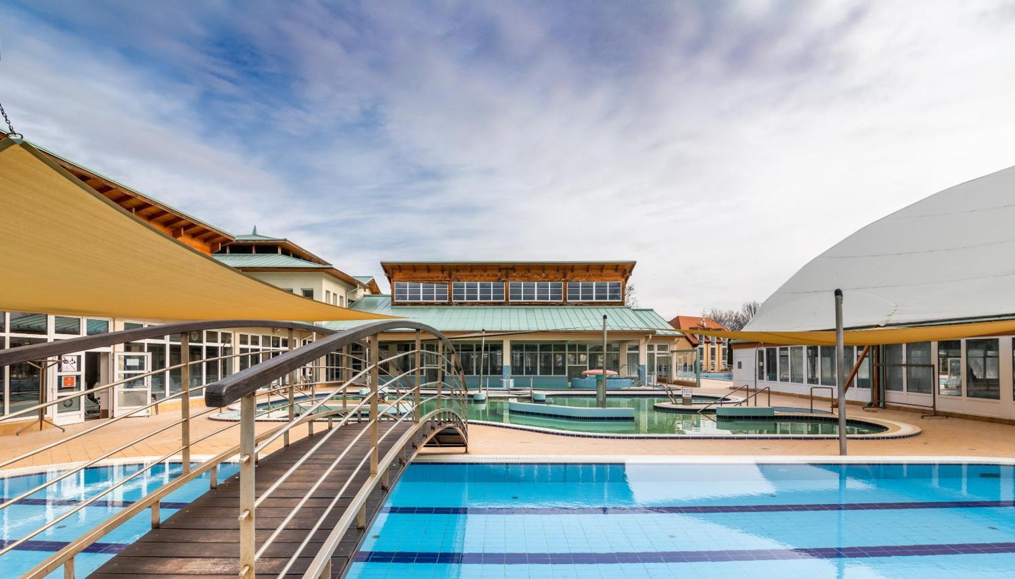 Aqua Hotel Termal Mosonmagyaróvár エクステリア 写真