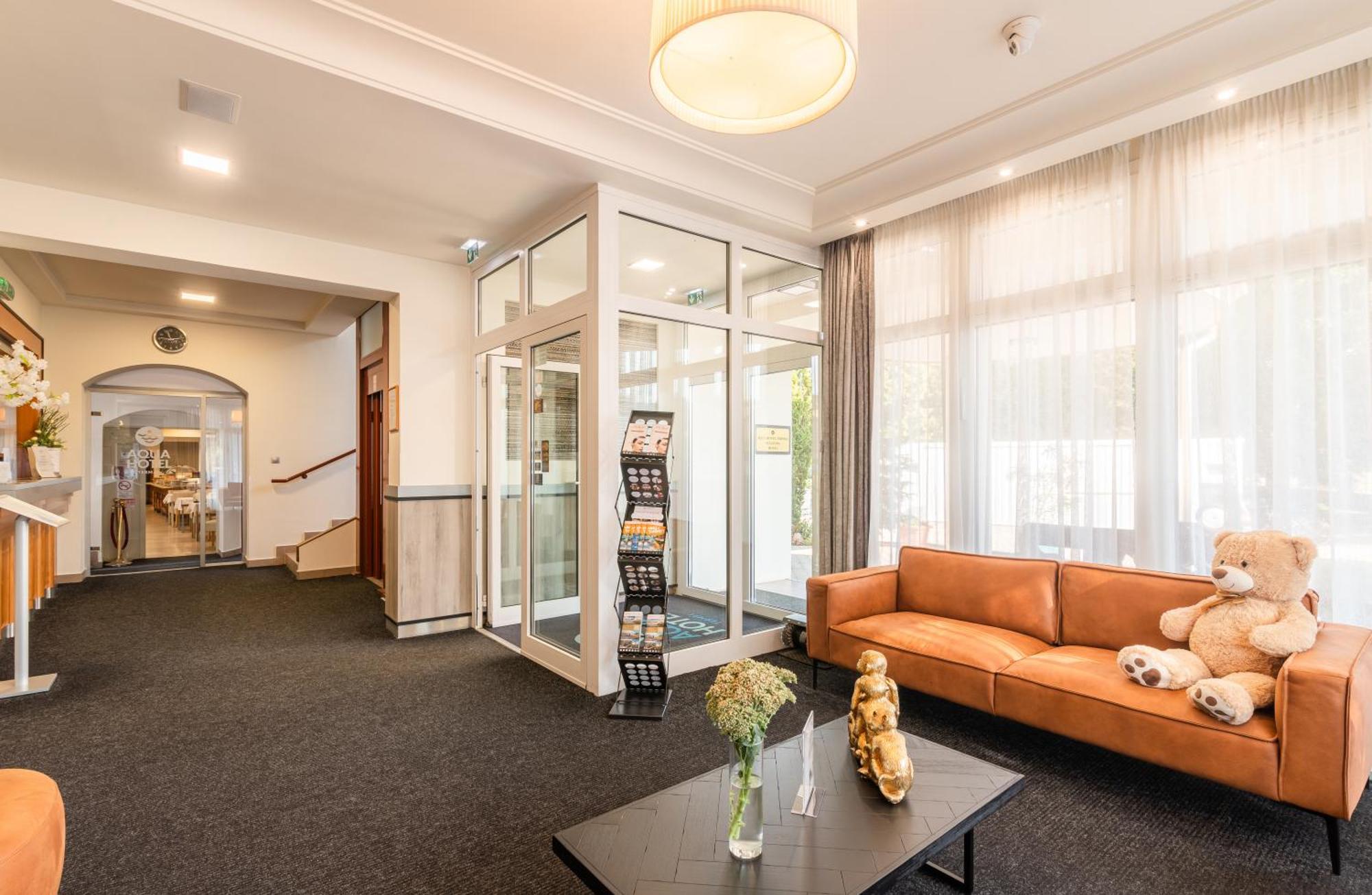 Aqua Hotel Termal Mosonmagyaróvár エクステリア 写真