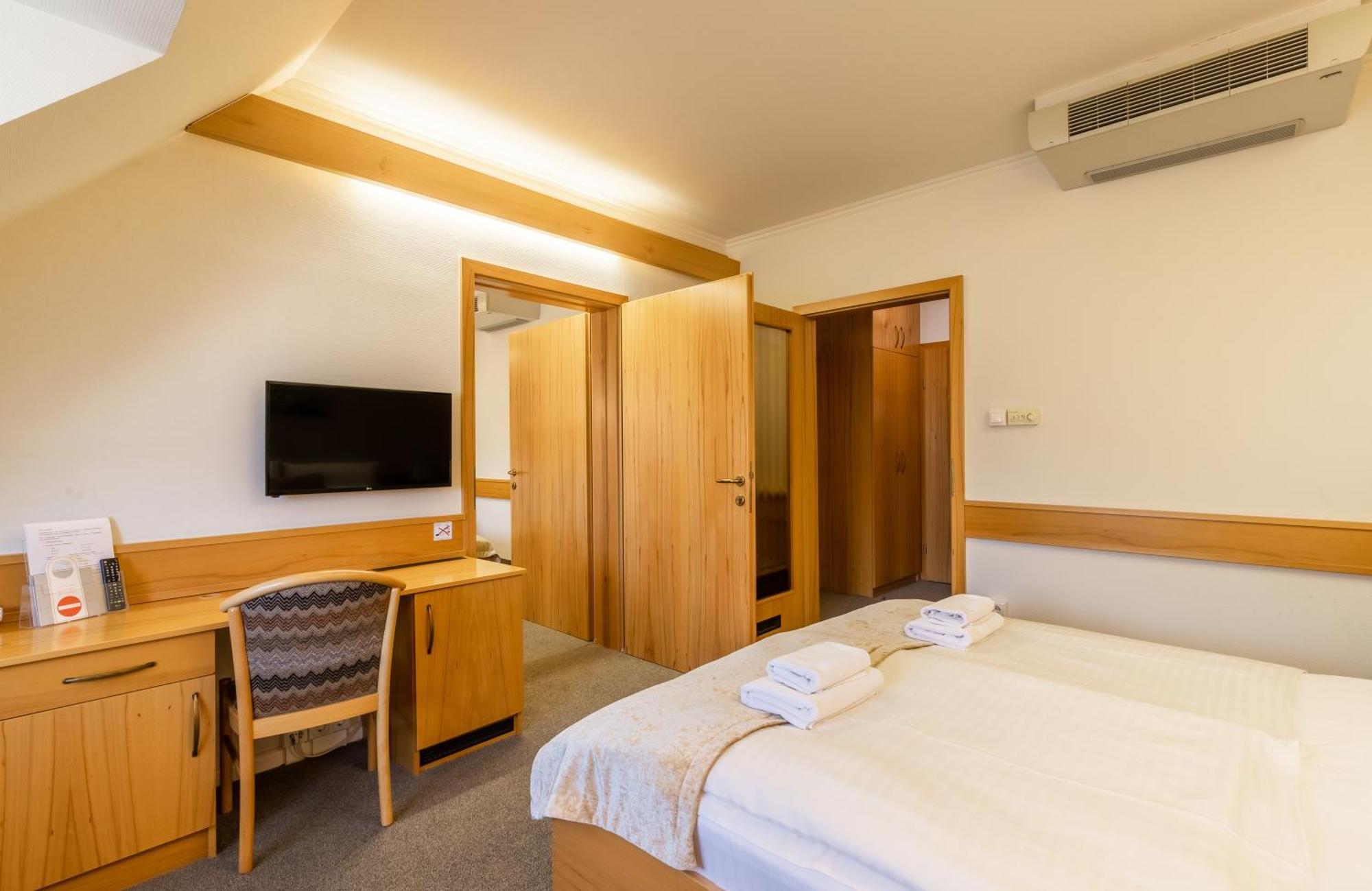 Aqua Hotel Termal Mosonmagyaróvár エクステリア 写真