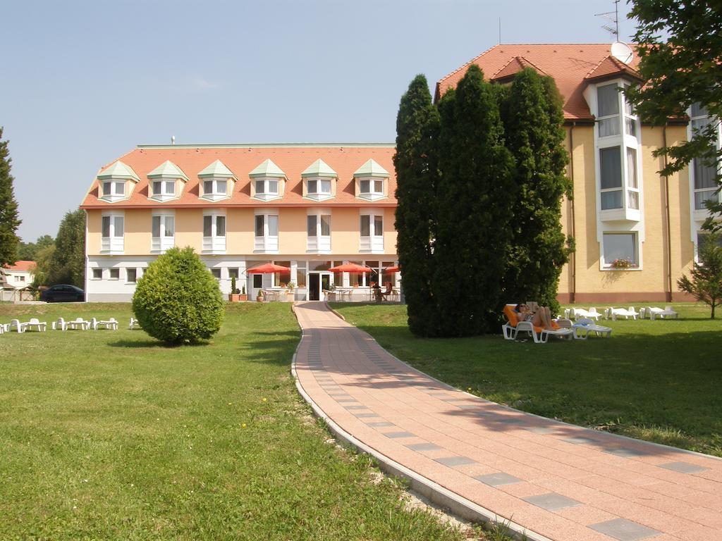 Aqua Hotel Termal Mosonmagyaróvár エクステリア 写真