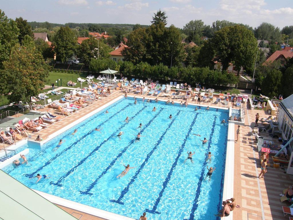 Aqua Hotel Termal Mosonmagyaróvár エクステリア 写真