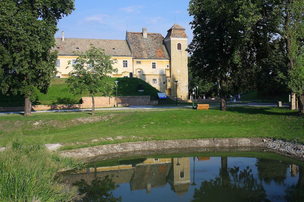 Aqua Hotel Termal Mosonmagyaróvár エクステリア 写真