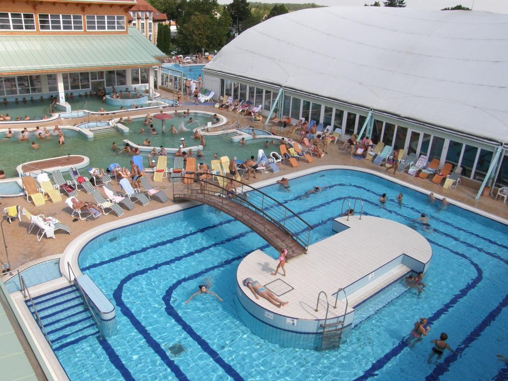 Aqua Hotel Termal Mosonmagyaróvár エクステリア 写真