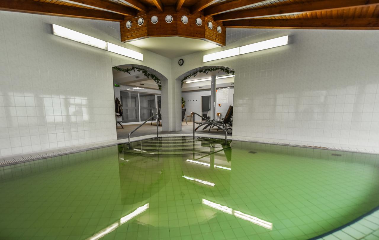 Aqua Hotel Termal Mosonmagyaróvár エクステリア 写真