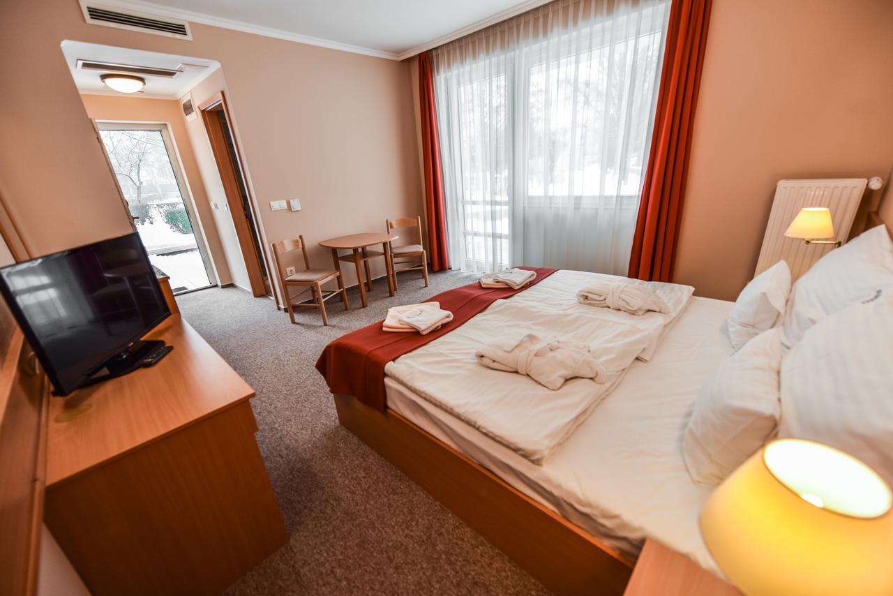 Aqua Hotel Termal Mosonmagyaróvár エクステリア 写真