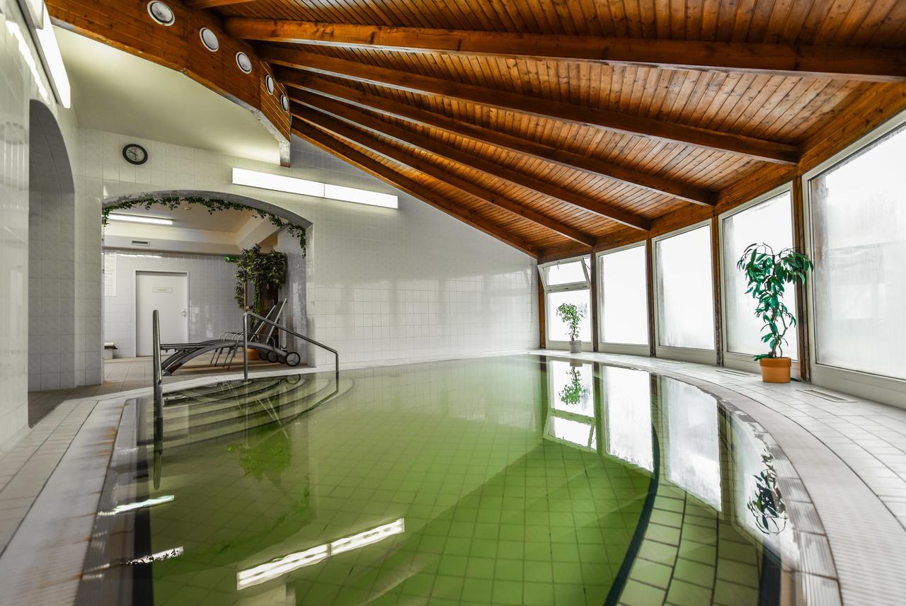 Aqua Hotel Termal Mosonmagyaróvár エクステリア 写真
